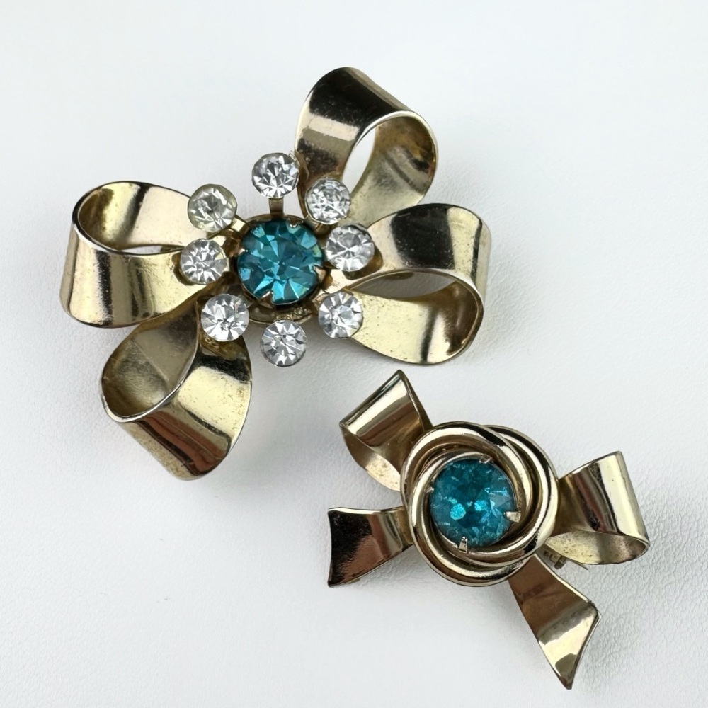 1950s - 1960s Vintage Coro Brooch Set Bow Brooch Minimal Feminine Rhinestones